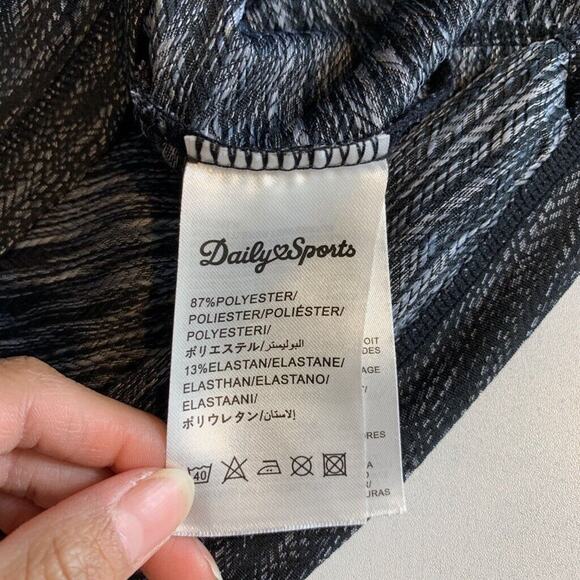 Daily Sports Top Womens S Small Black Gray Mock Neck Space Dye Performance - Picture 8 of 11